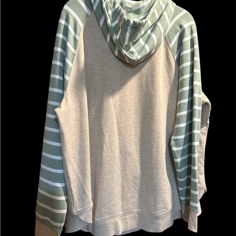 NWOT Maurices Green and Beige Quilted Hoodie - Picture 2 of 3